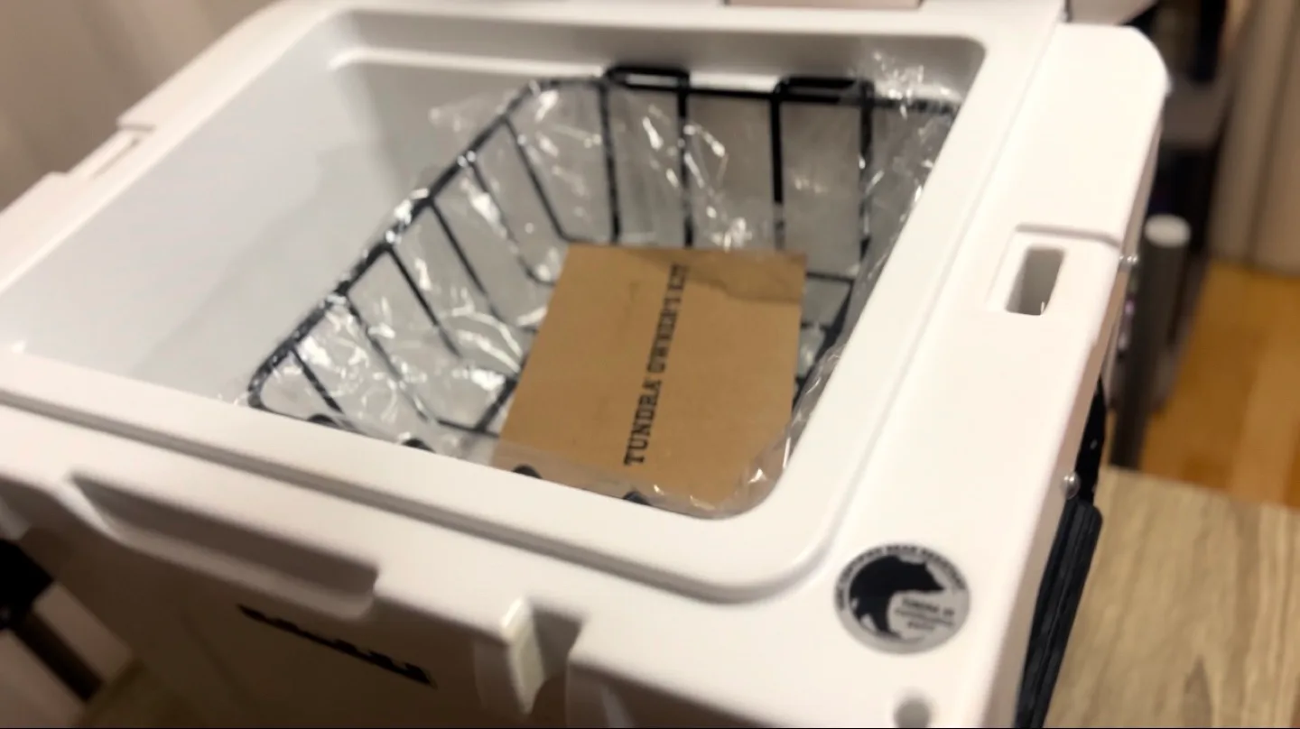 YETI Tundra 35 Hard Cooler - White image indicator(4)