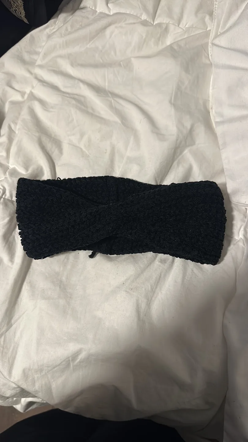 Black Fuzzy Headband image indicator(2)