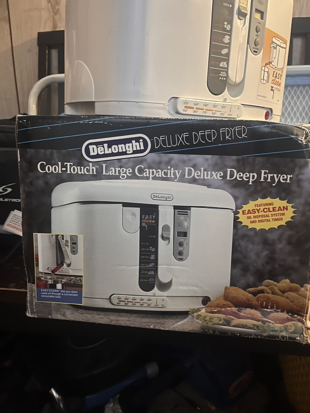 DeLonghi Cool-Touch Large Capacity Deluxe Deep Fryer