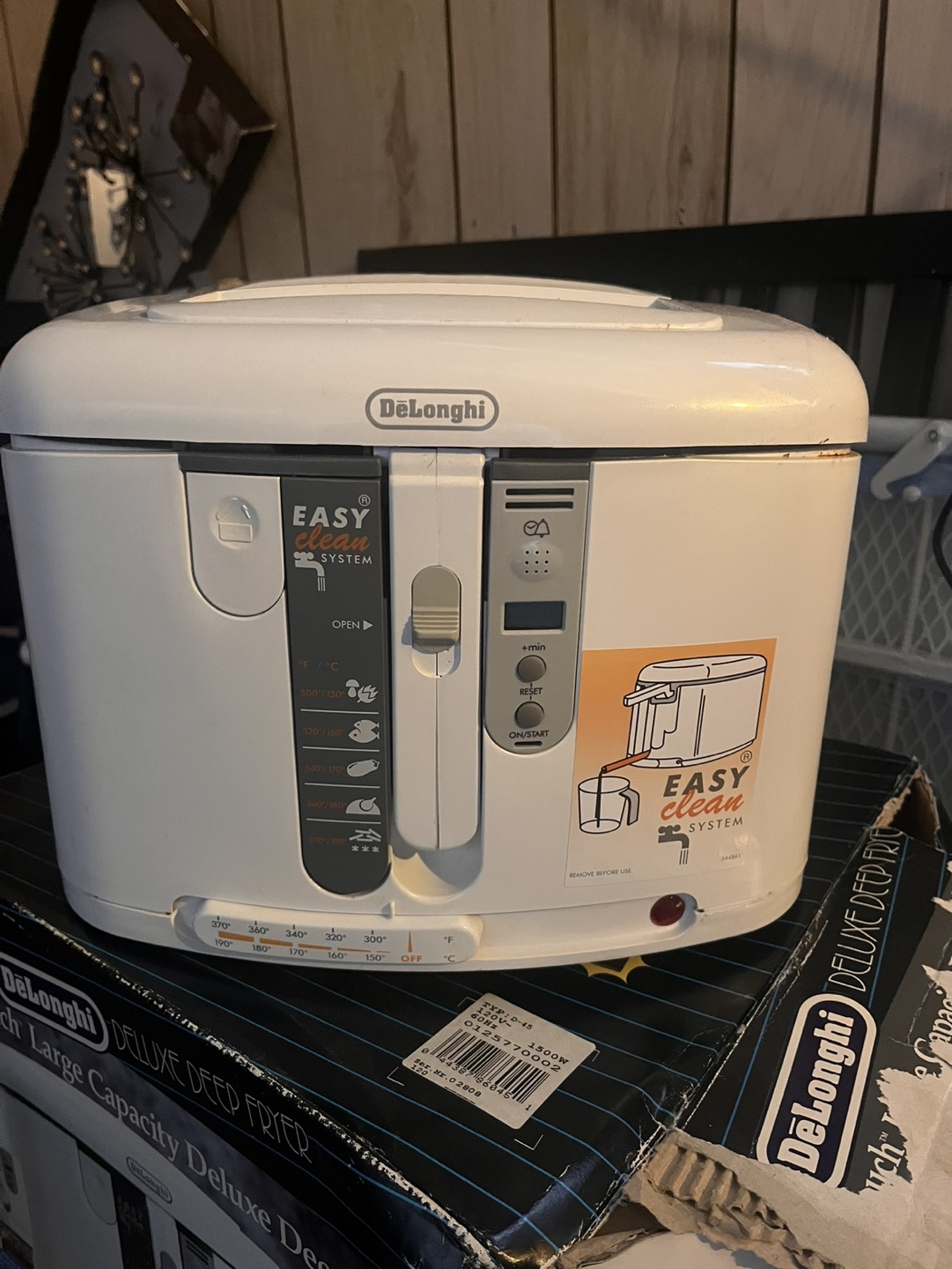 DeLonghi Cool-Touch Large Capacity Deluxe Deep Fryer - photo 2