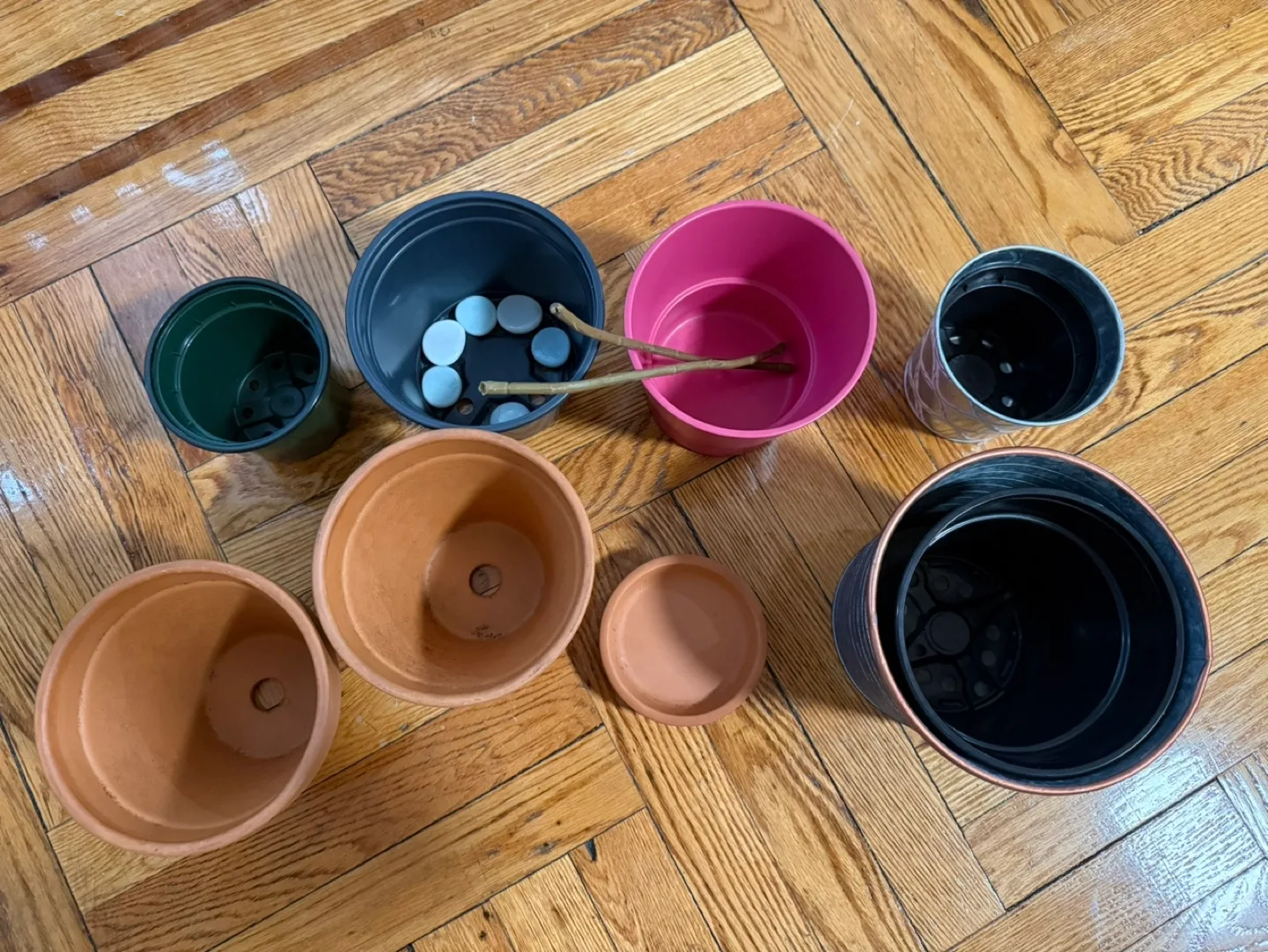 Assorted Plant Pots and Saucers image indicator(2)