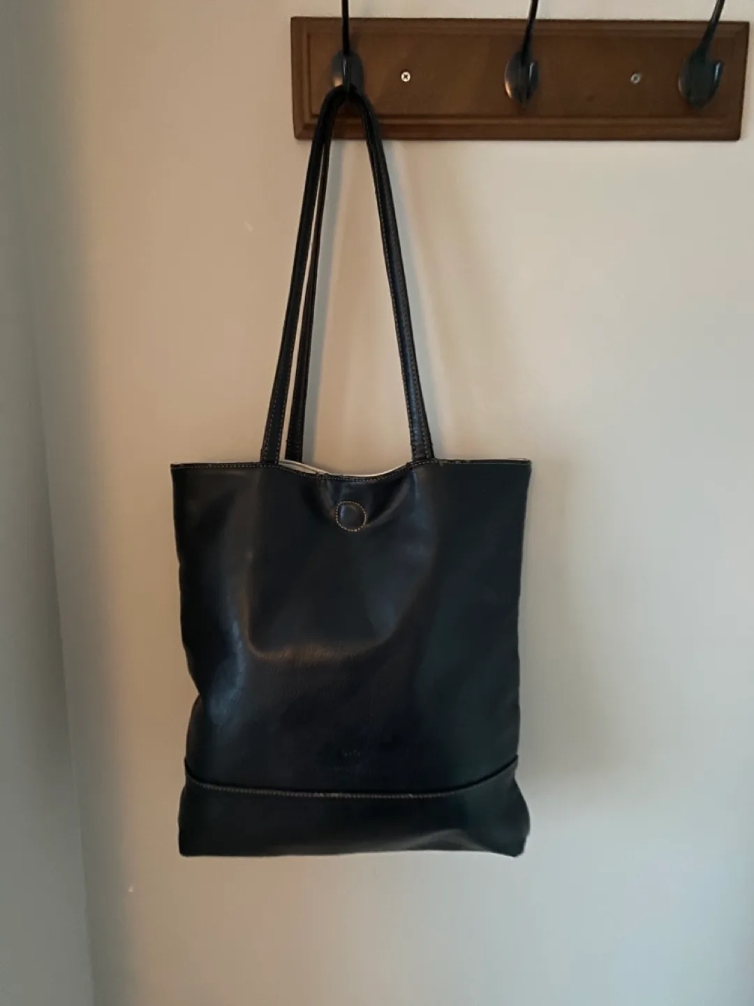 Soprano Leather Tote Bag with Matching Wallet image indicator(3)