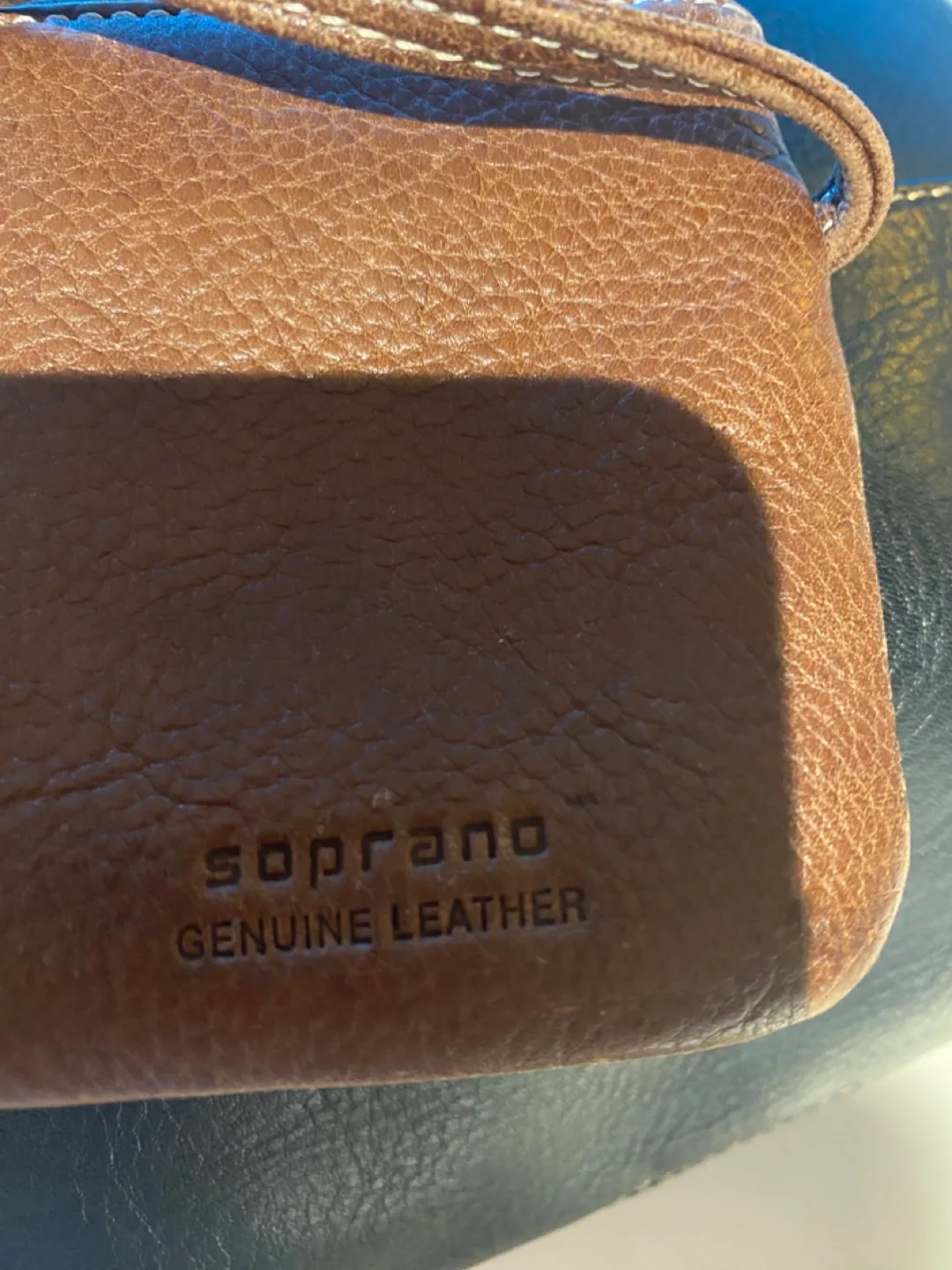 Soprano Leather Tote Bag with Matching Wallet image indicator(5)