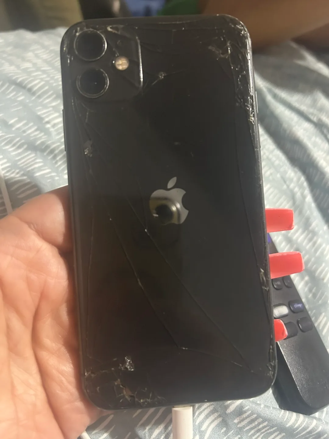 iPhone 11 - Damaged Back Glass - For Parts or Repair image indicator(4)