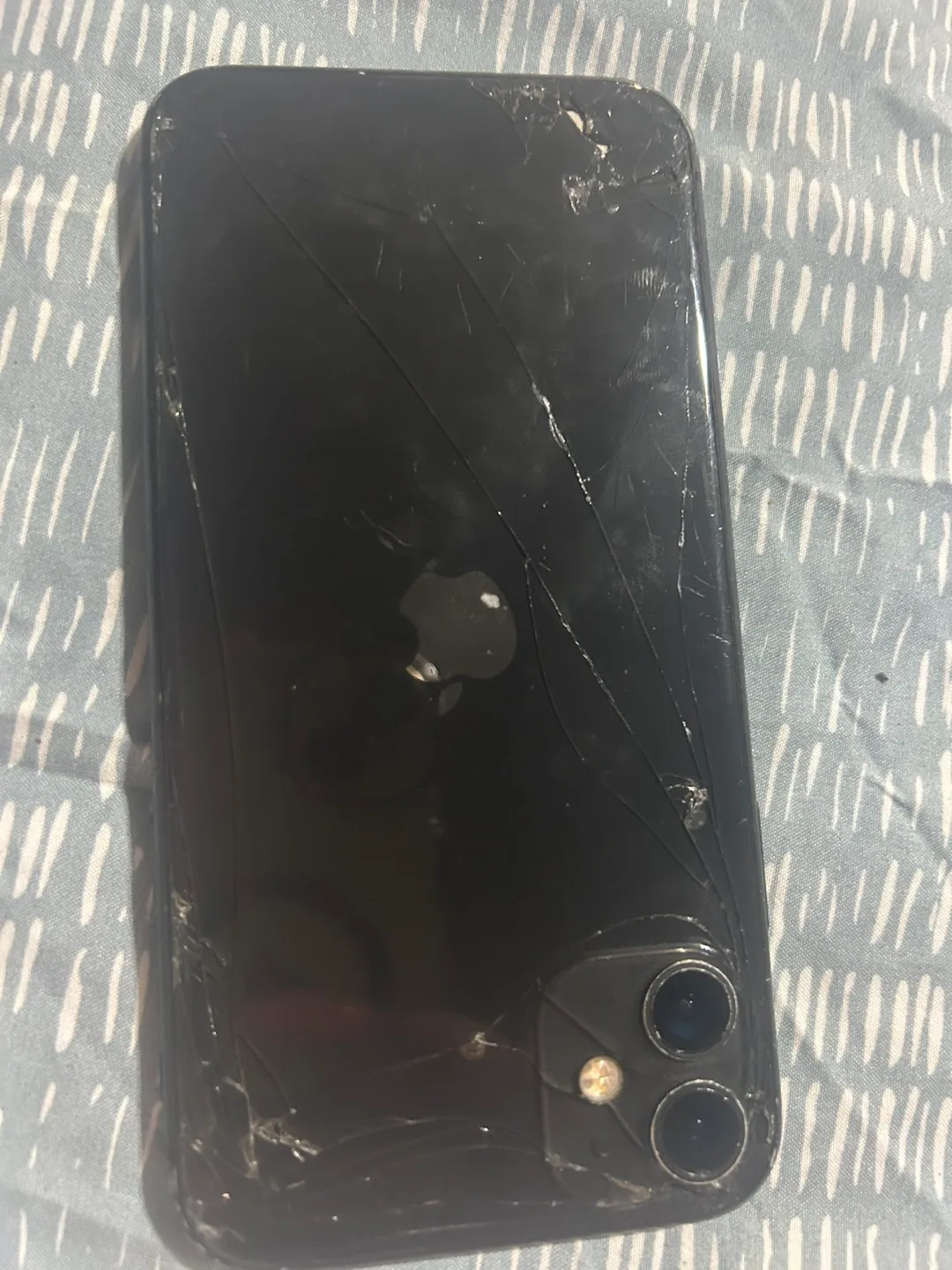 iPhone 11 - Damaged Back Glass - For Parts or Repair image indicator(5)