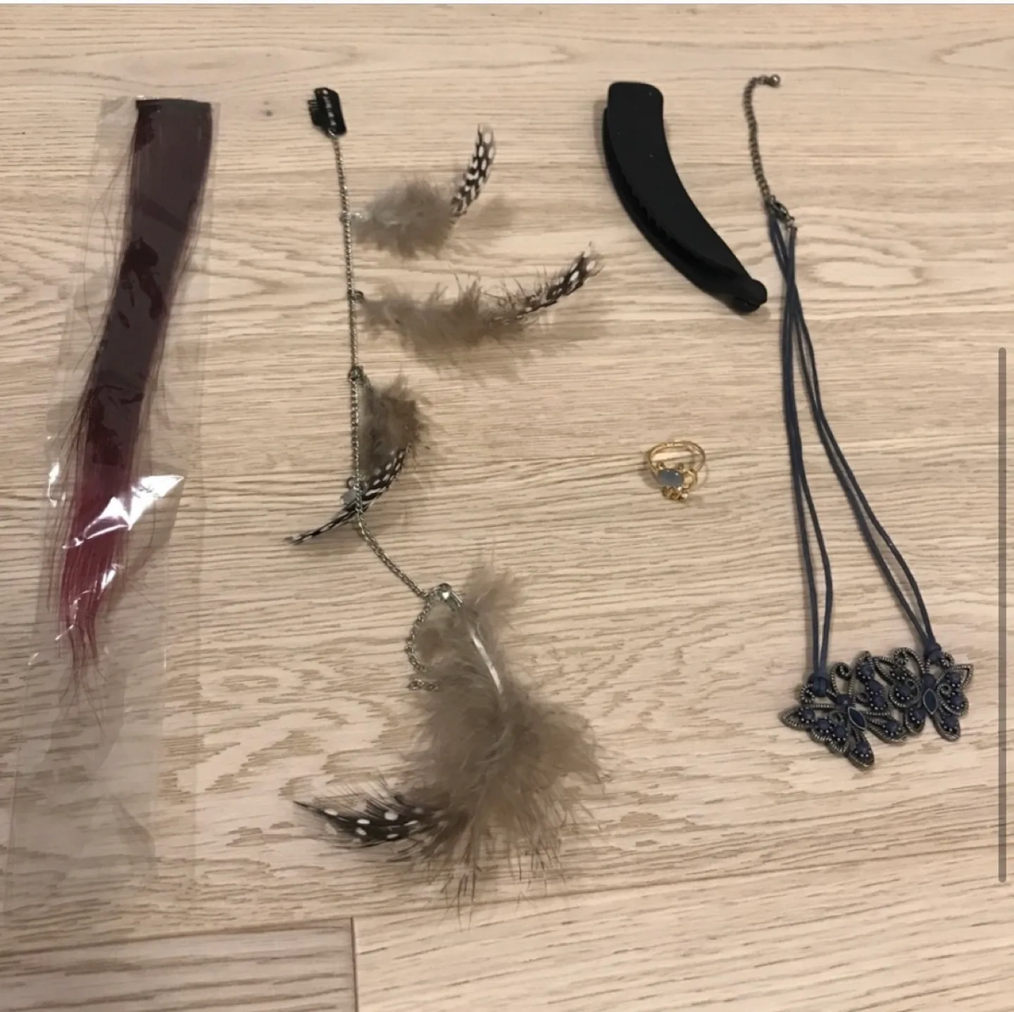 Wire pendant necklace bundle + accessories image indicator(3)