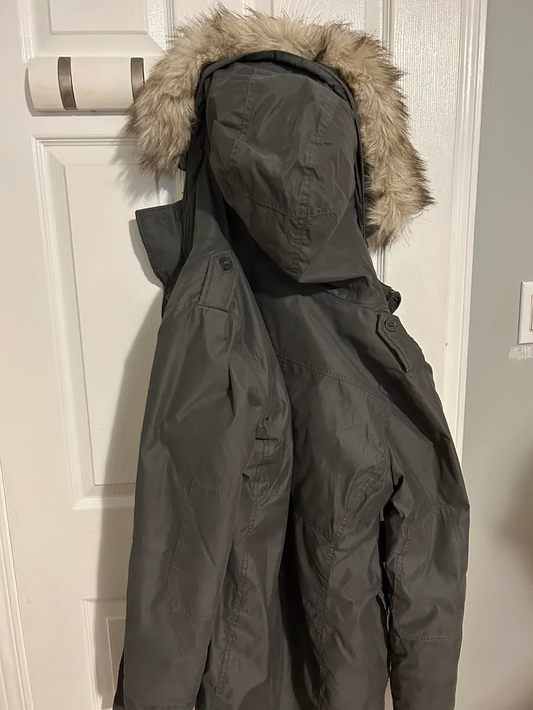 Like new - TNA Blackcomb Parka - Grey - Size S image indicator(3)