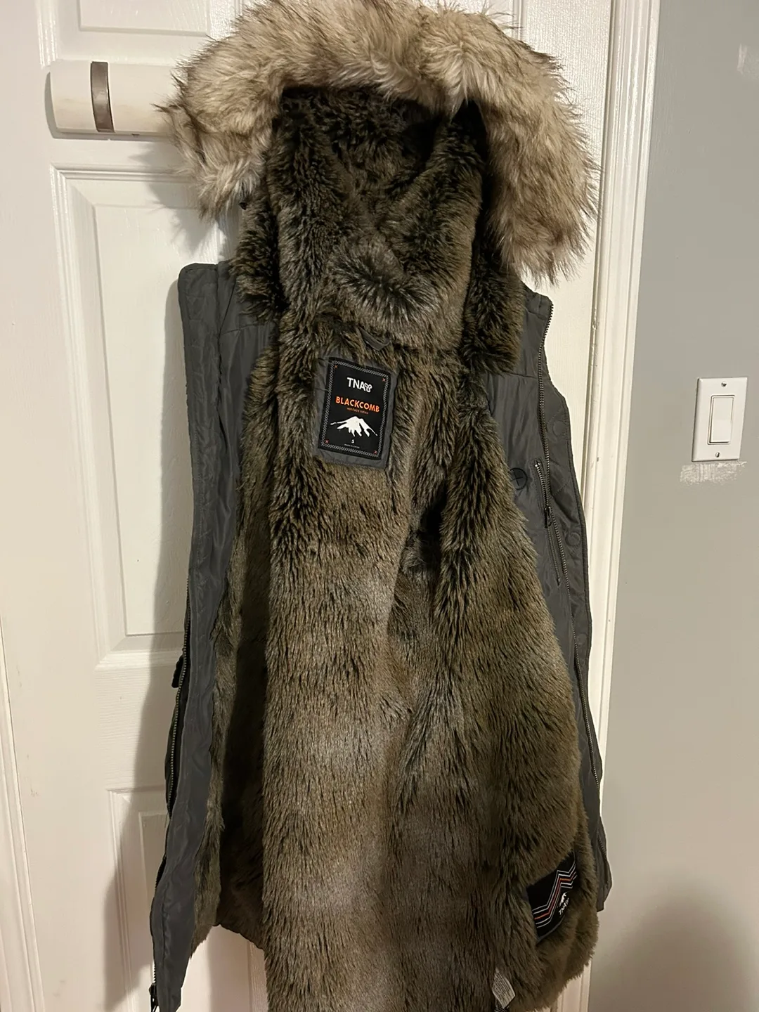 Like new - TNA Blackcomb Parka - Grey - Size S image indicator(2)