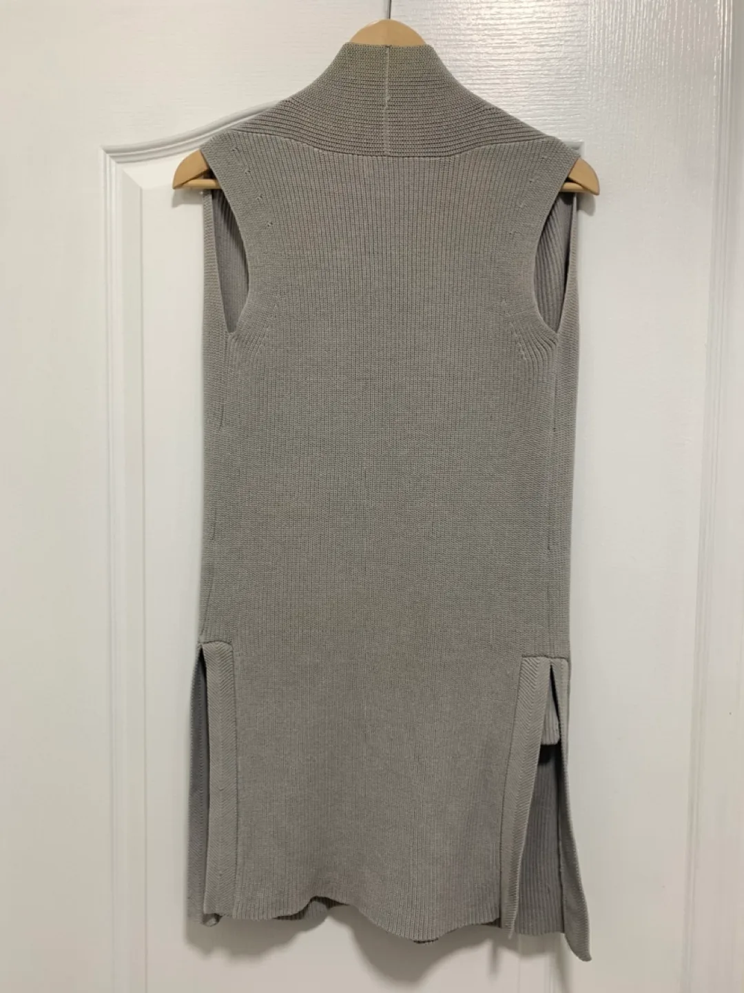 ARITZIA WILFRED DUNKIRK SWEATER VEST XXS - Gray image indicator(2)