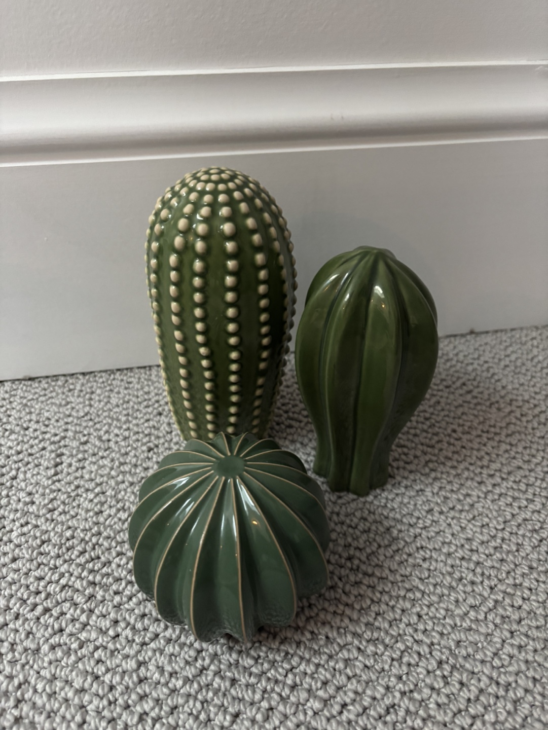 Set of three ceramic cactus decoration