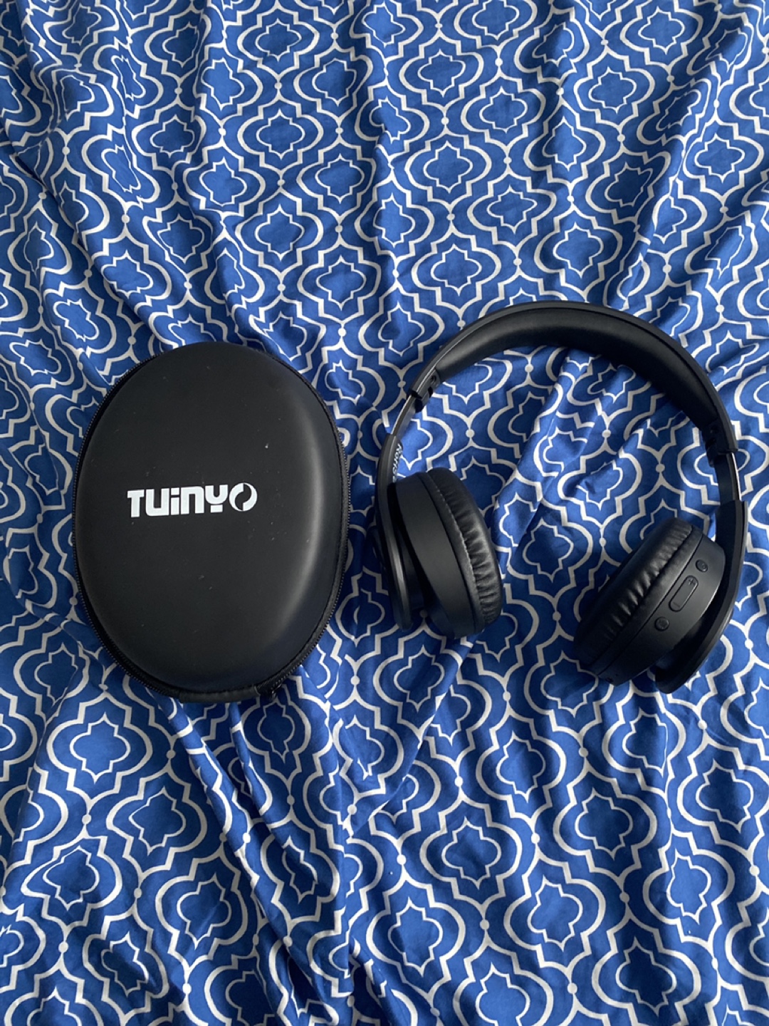 Tuinyo Wireless Headphones with Case
