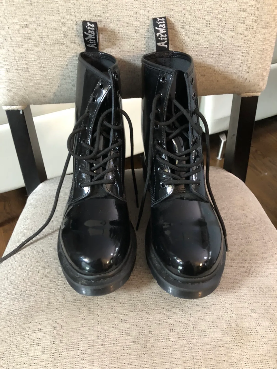 Women’s Dr. Marten Boots image indicator(2)