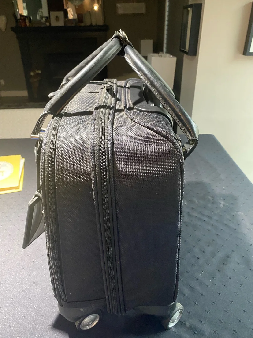 Samsonite Rolling Briefcase image indicator(3)