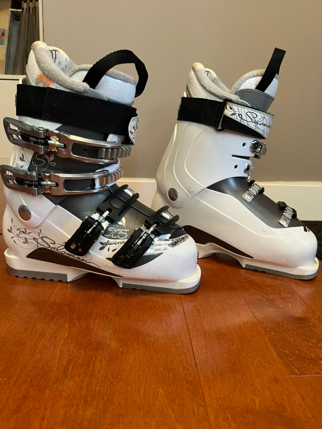 Salomon X5 Women's Downhill Ski Boots - Size 24 image indicator(2)