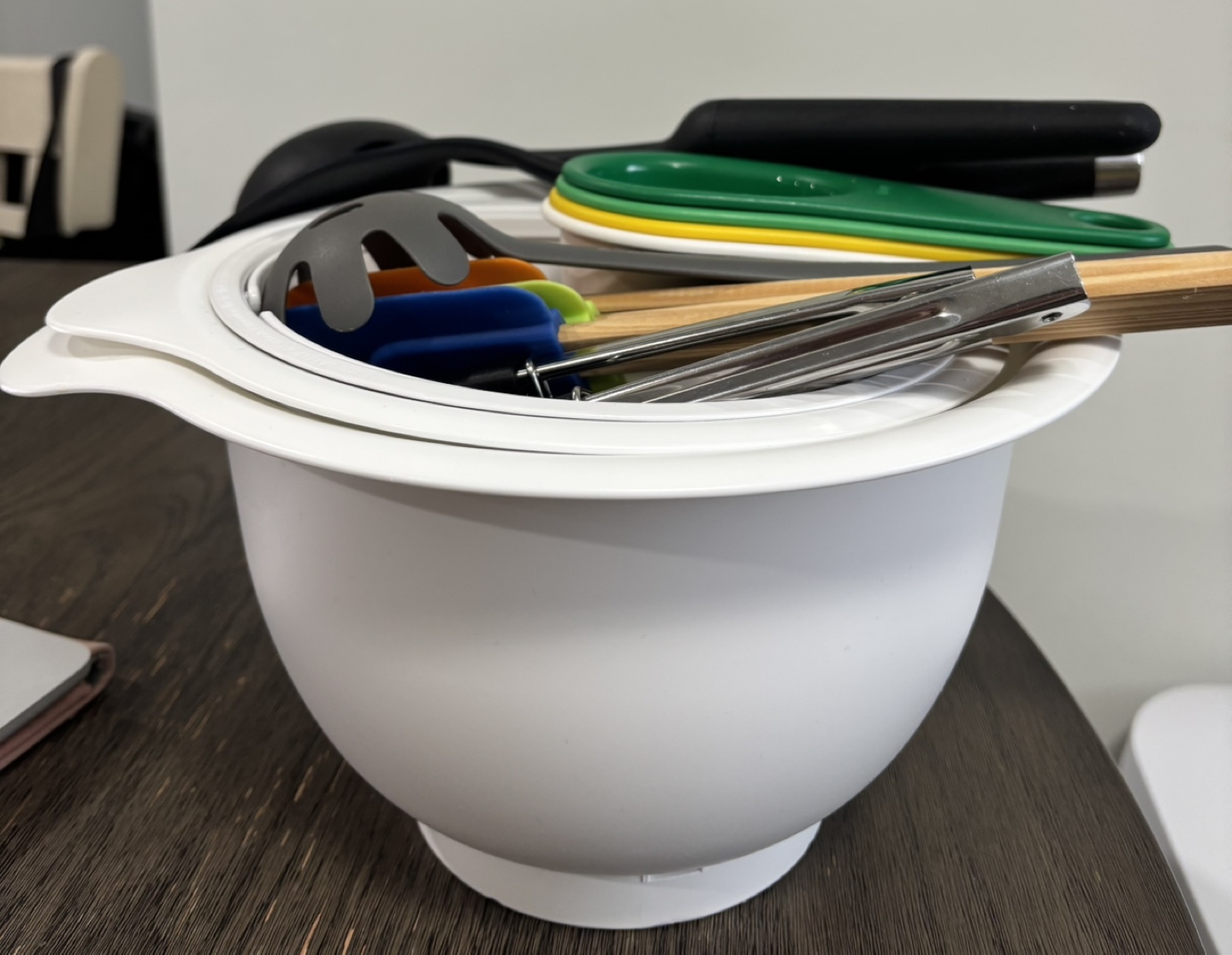 Kitchen Utensil Set with Mixing Bowls and Measuring Cups