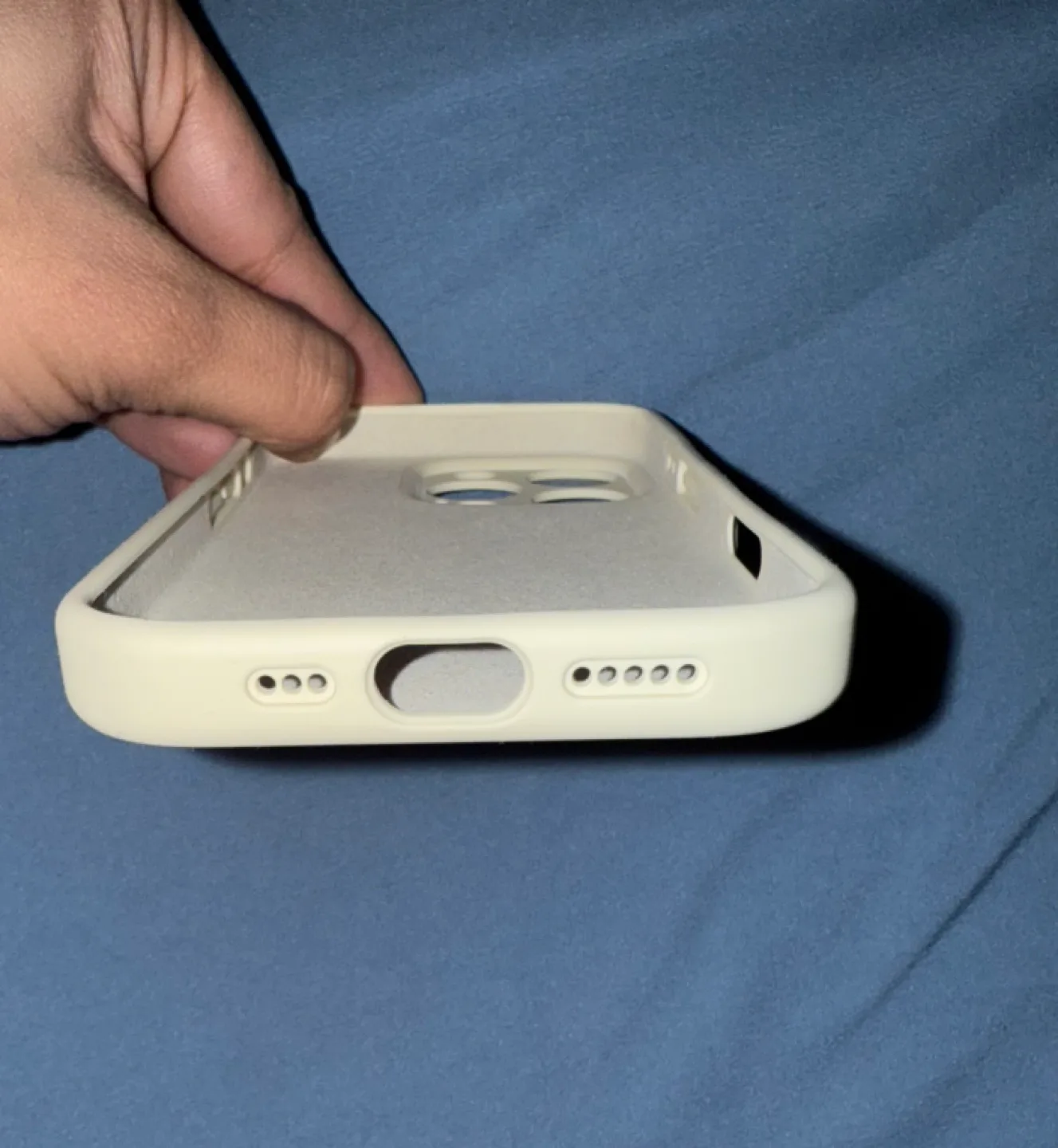 iPhone 16 Pro Silicon Case - Cream image indicator(4)