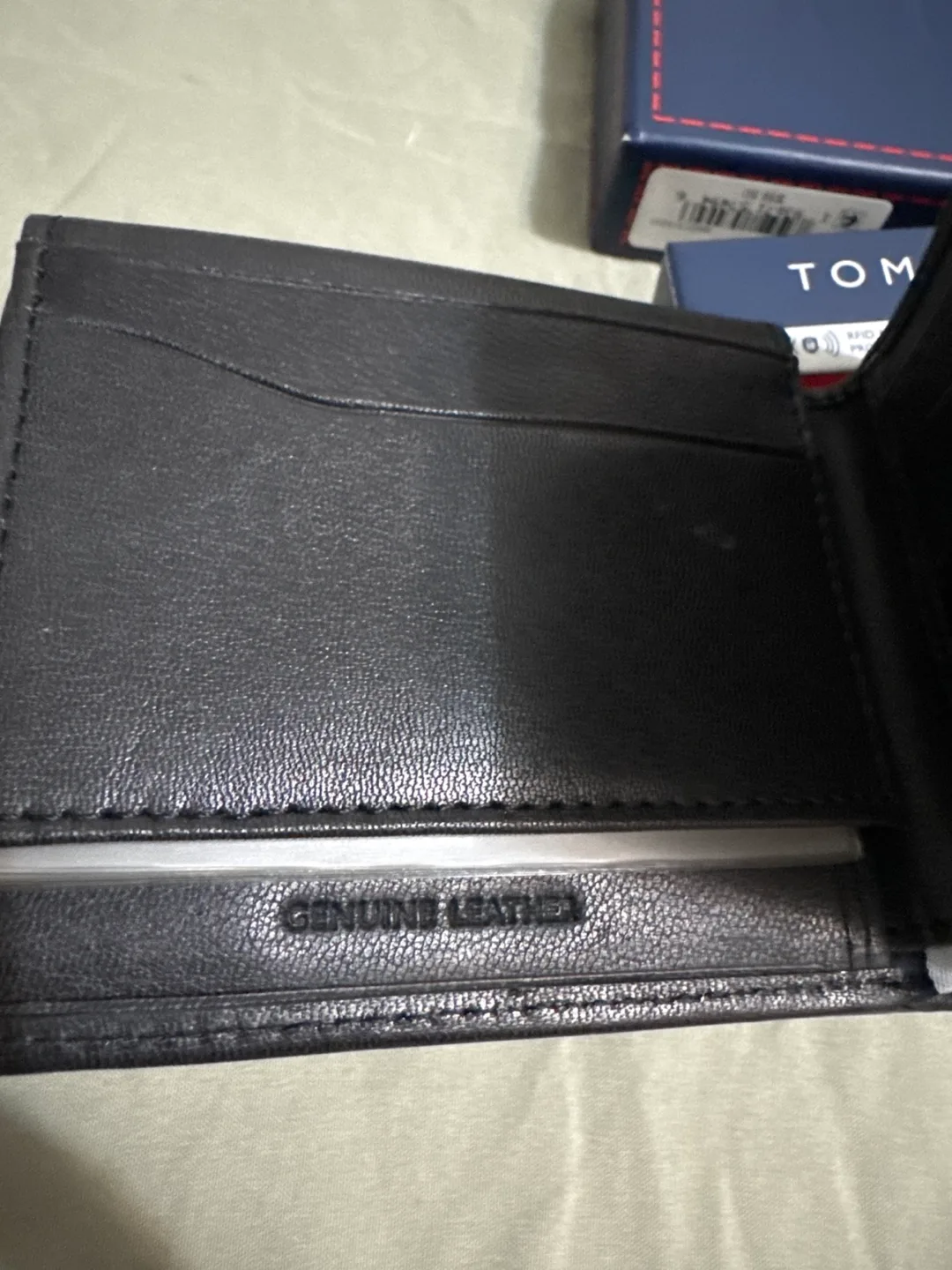 New Tommy Hilfiger Men's Black Leather Wallet image indicator(3)