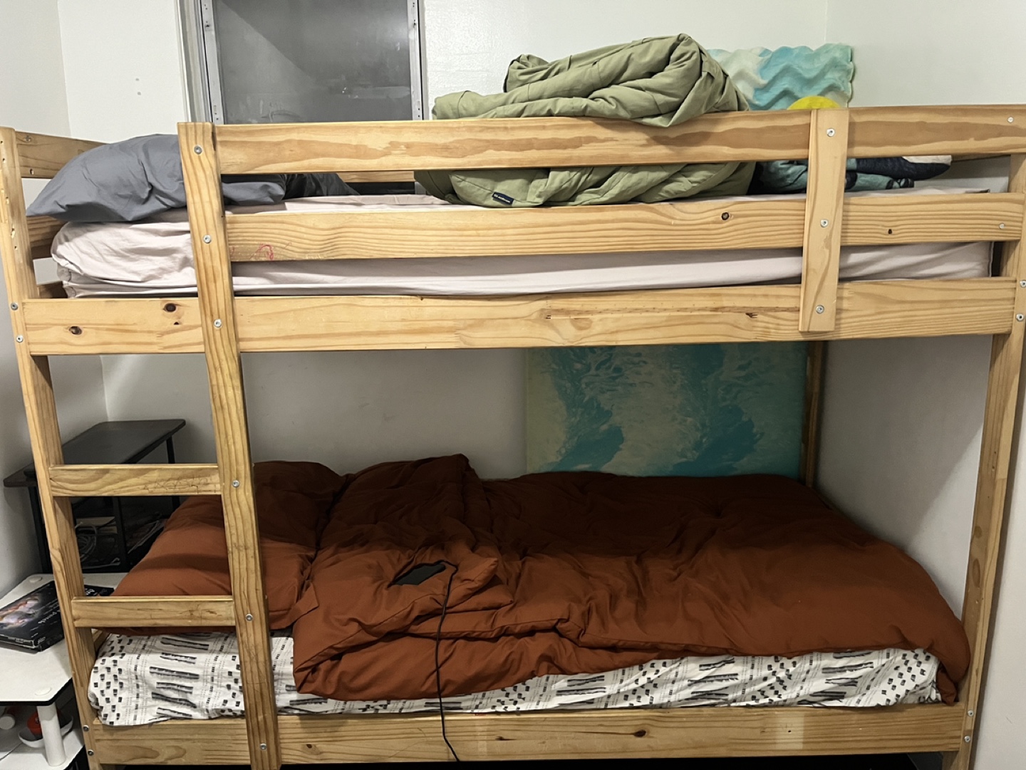 Twin over Twin Bunk Bed - Solid Wood - photo 2