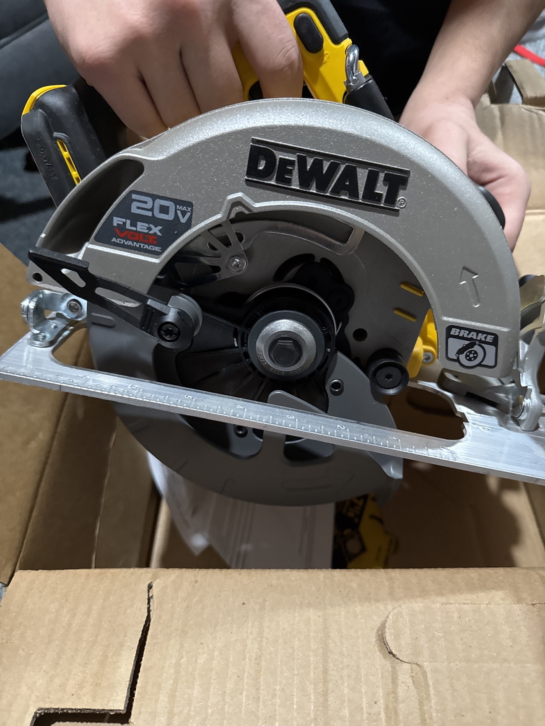 Dewalt 20V Max Brushless 7-1/4" Circular Saw - DCS573B - photo 3