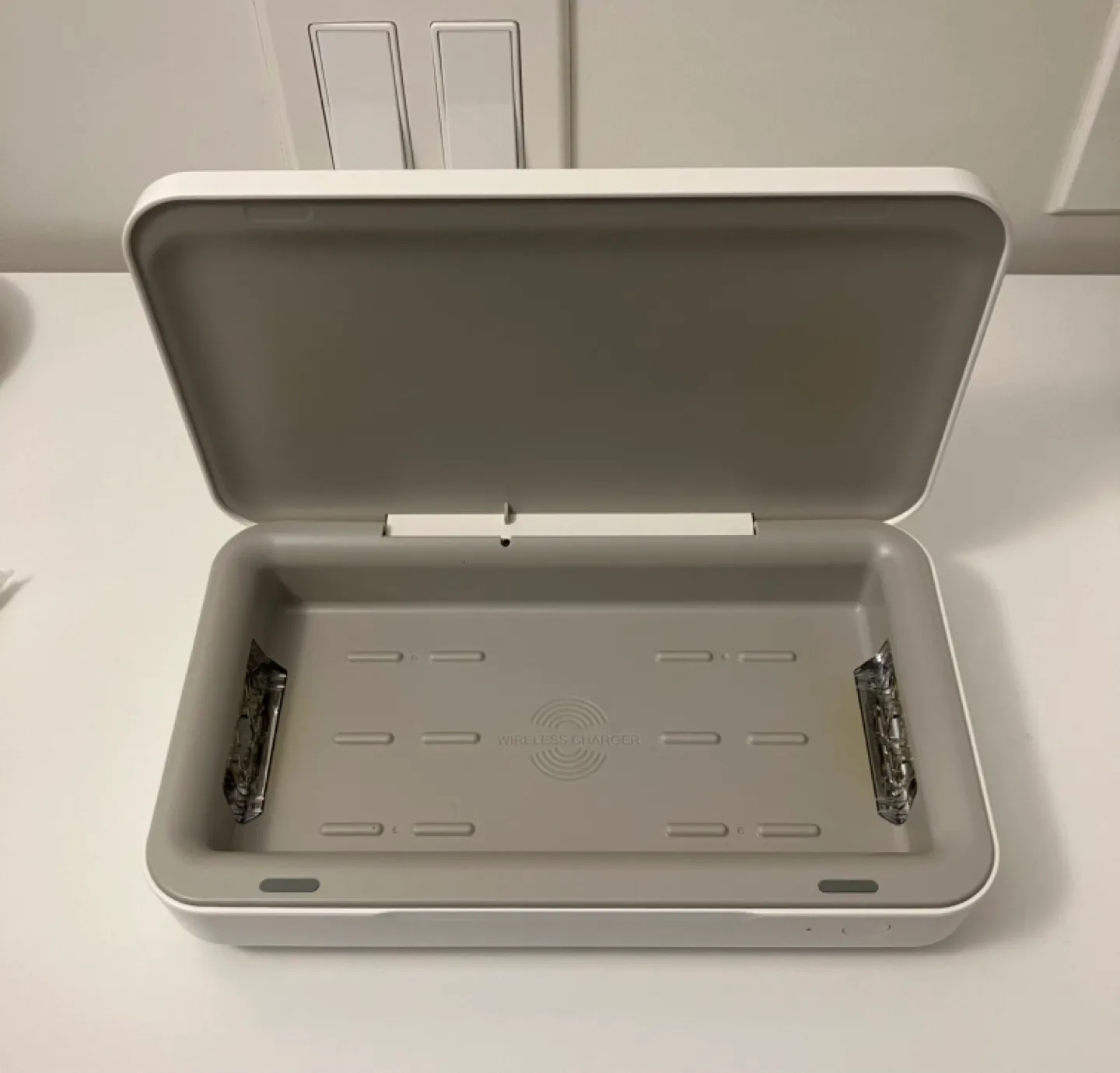 Samsung UV Sanitizer with Wireless Charging image indicator(4)