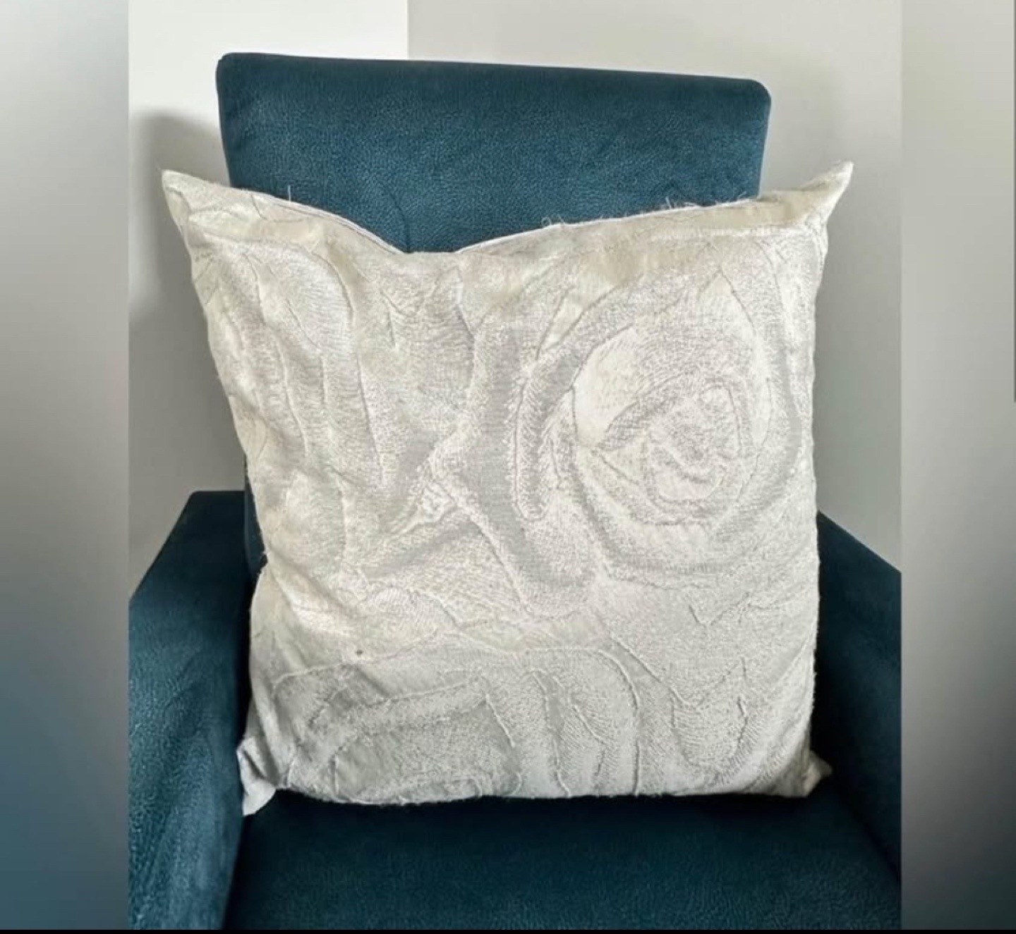 Cream Rose Velvet Throw Pillow - photo 2