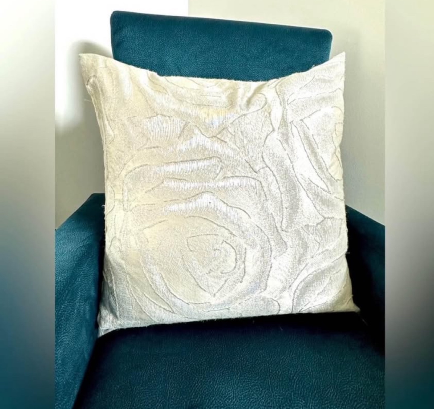 Cream Rose Velvet Throw Pillow - photo 3