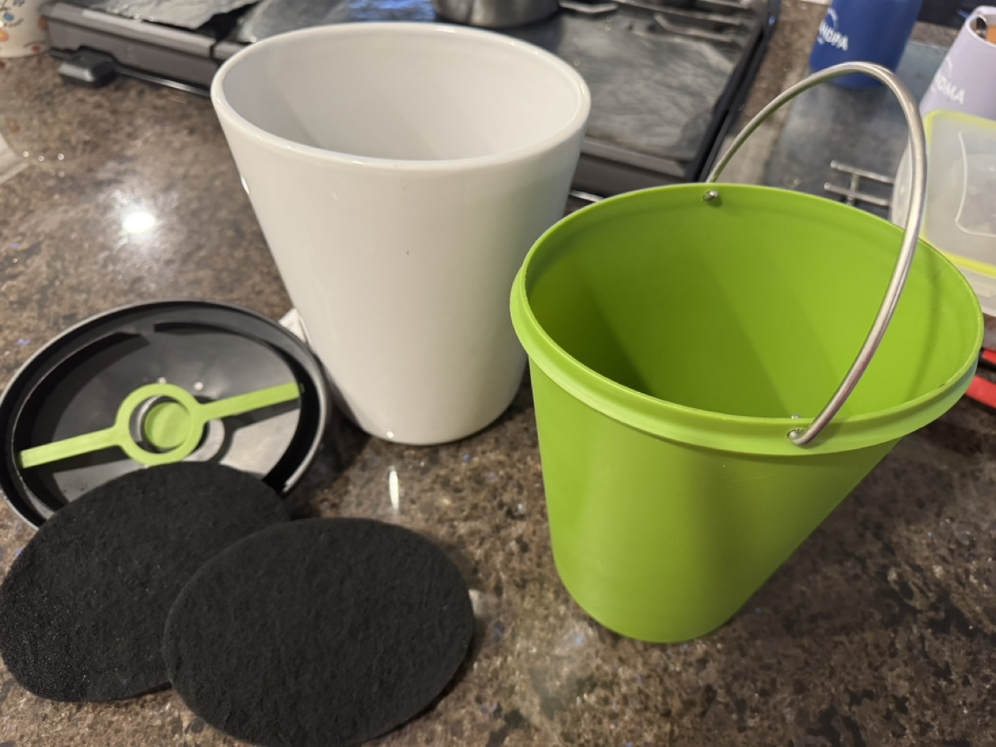 Chef'n EcoCrock Compost Bin with extra filters