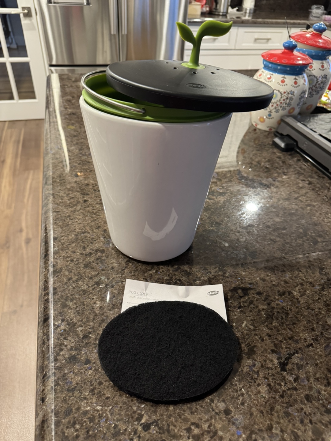 Chef'n EcoCrock Compost Bin with extra filters - photo 2