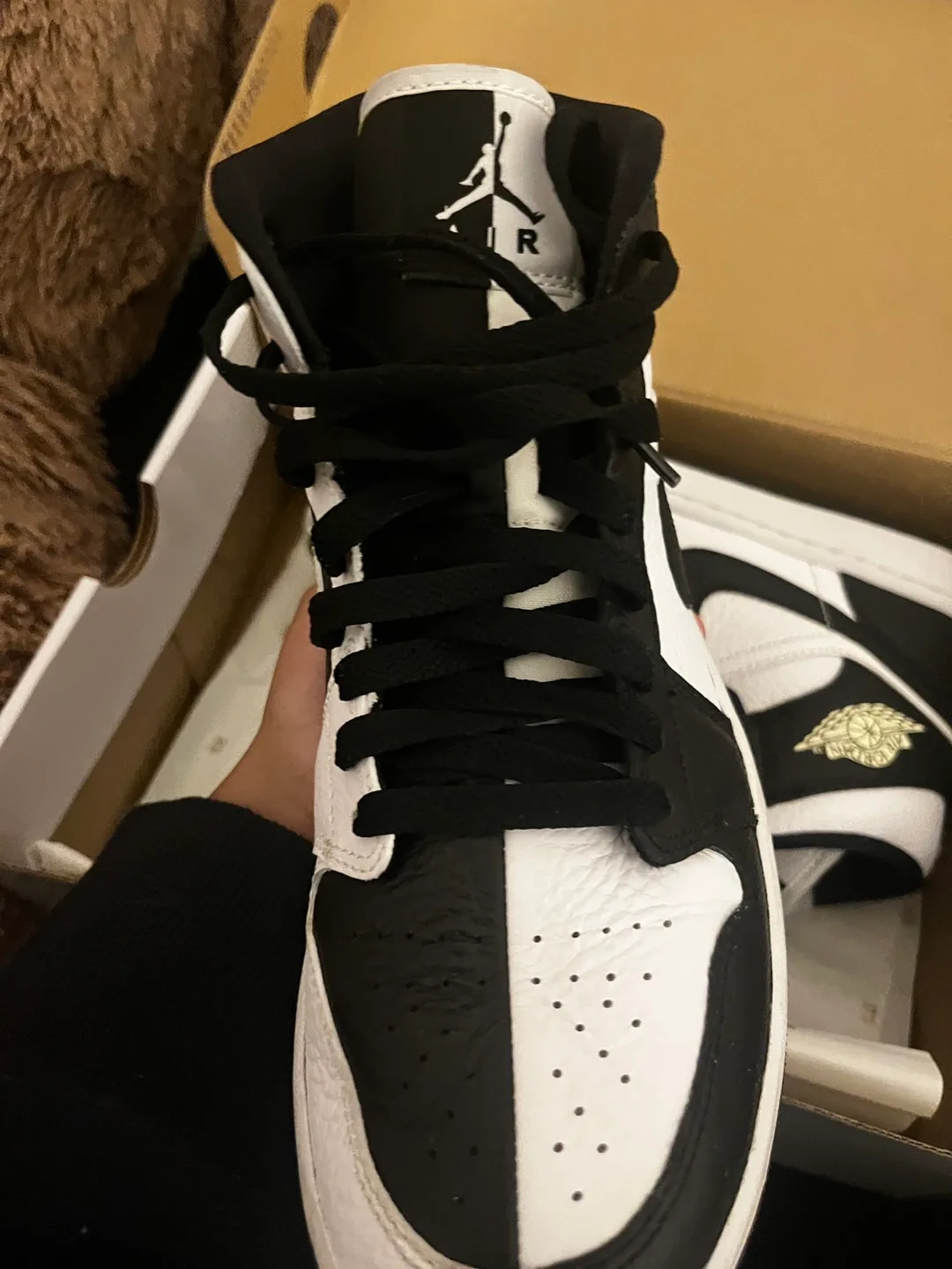 High top split black n white Jordan’s image indicator(4)