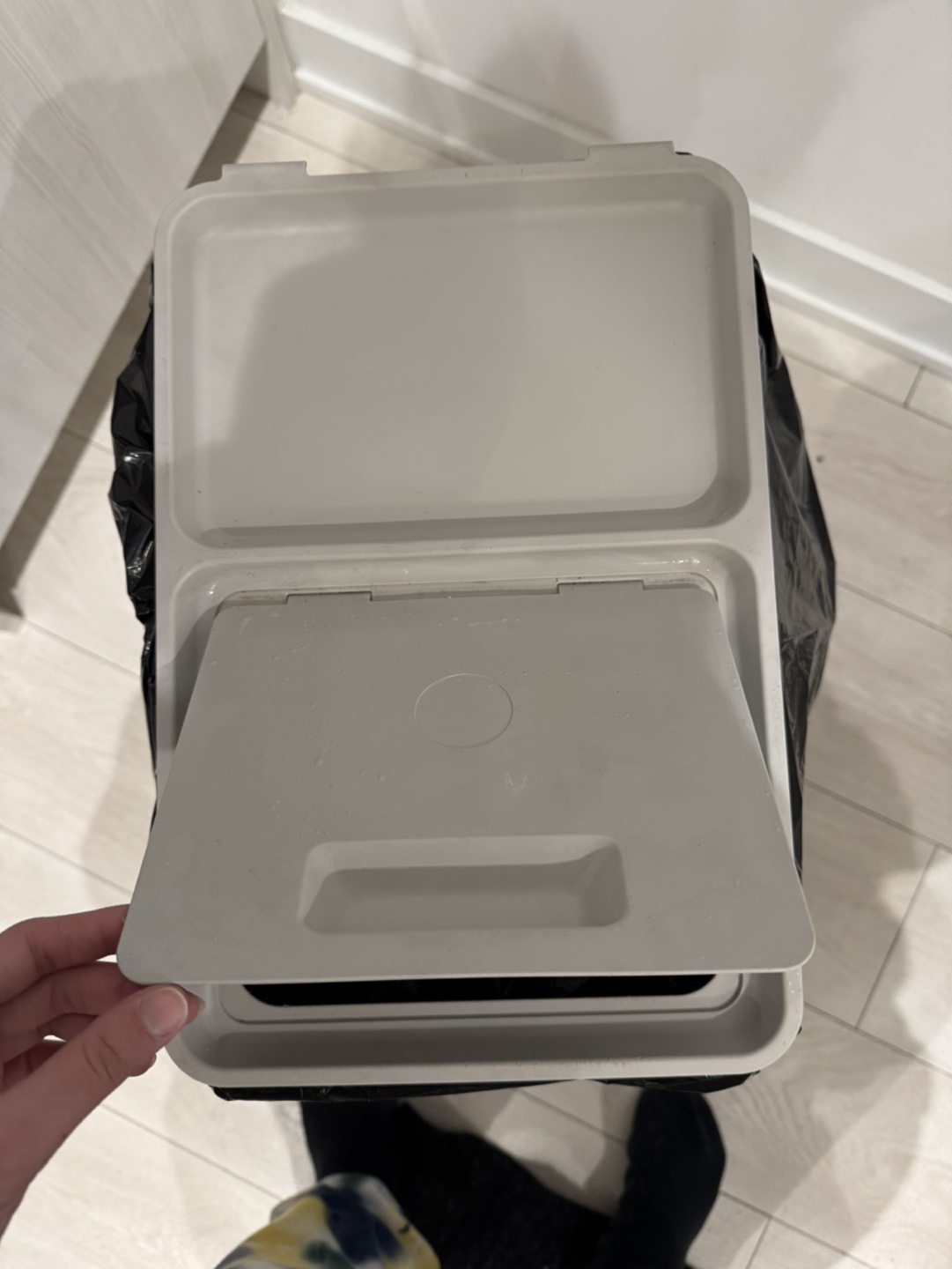 Grey Step-on Trash Can with Lid - photo 5