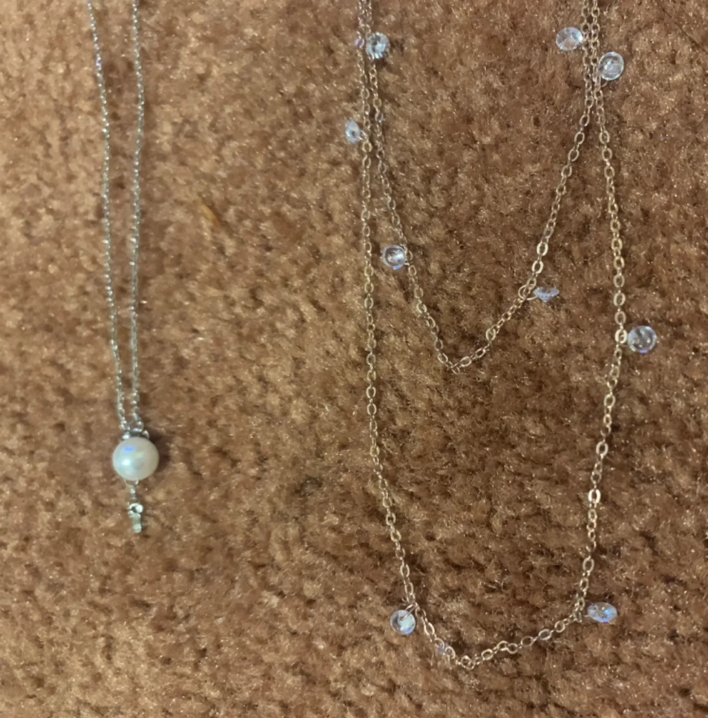 Two Necklaces: Claires Necklace & Pearl Necklace image indicator(2)