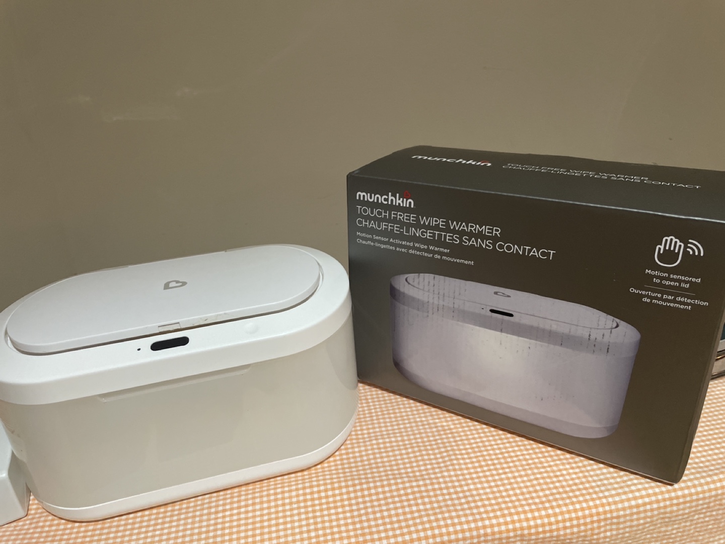 Munchkin Touch-Free Wipe Warmer.WINTER MUST HAVE