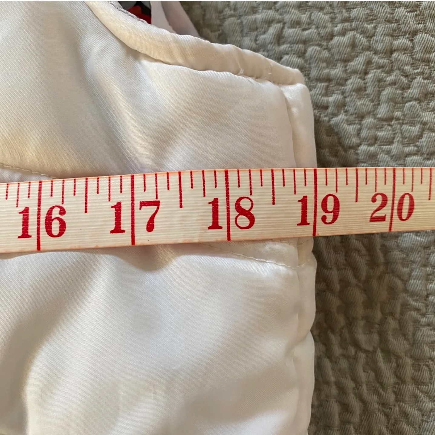 Fahrenheit Active Women's White Puffer Vest - Size M/M image indicator(5)