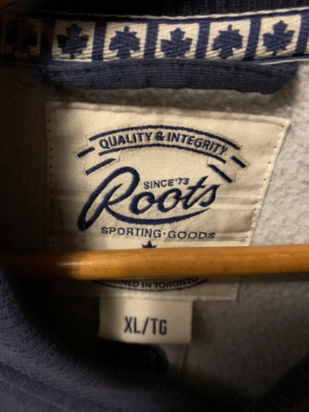 Pick up today price!! Vintage Roots Leafs Jacket ize XL image indicator(5)