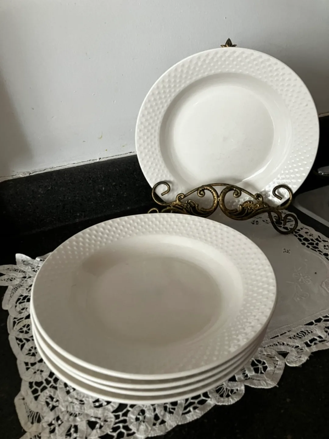 Set of 18  plates with textured surface image indicator(3)