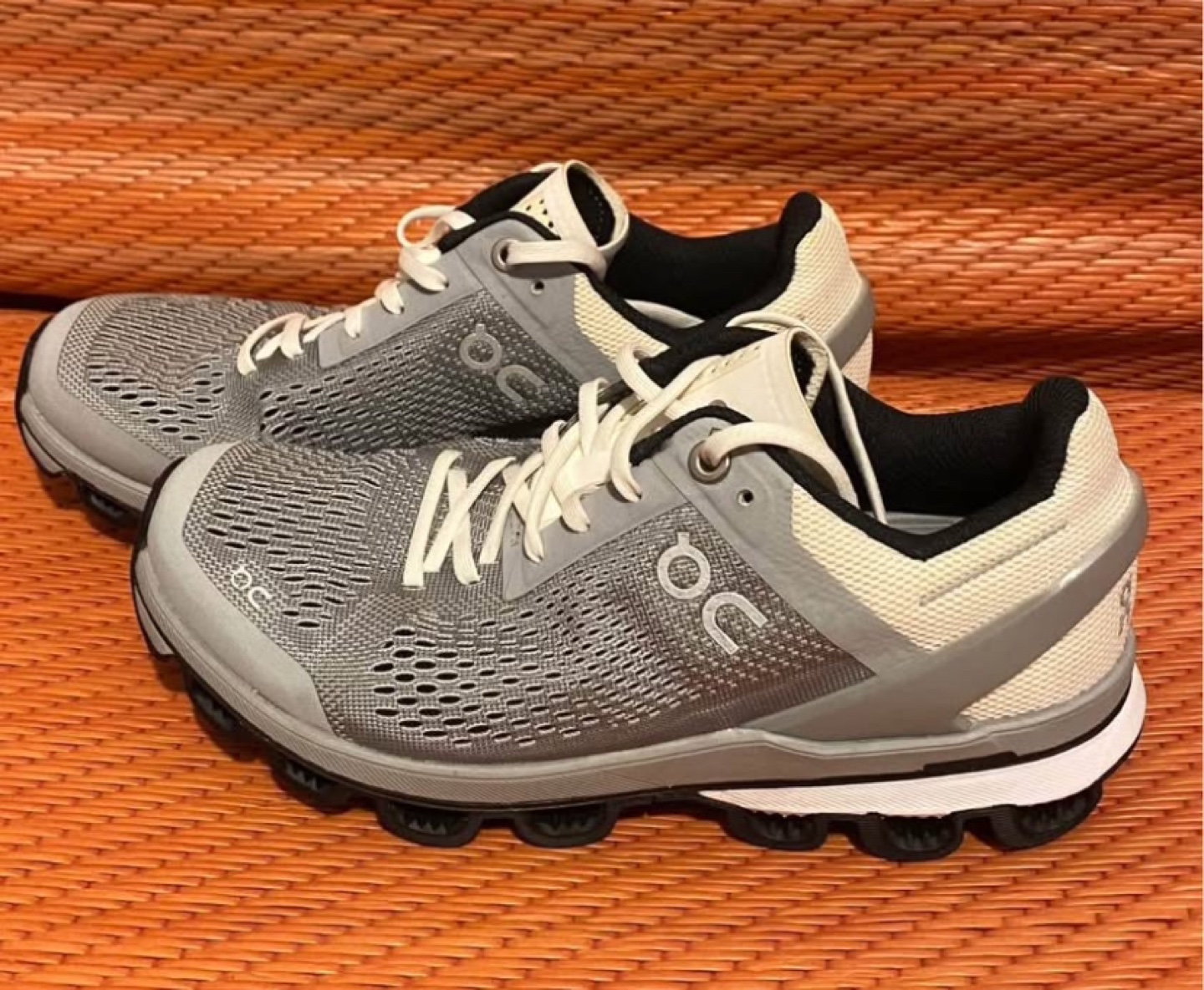 On Clouds Cloudsurffer sneakers- Women's size 5W