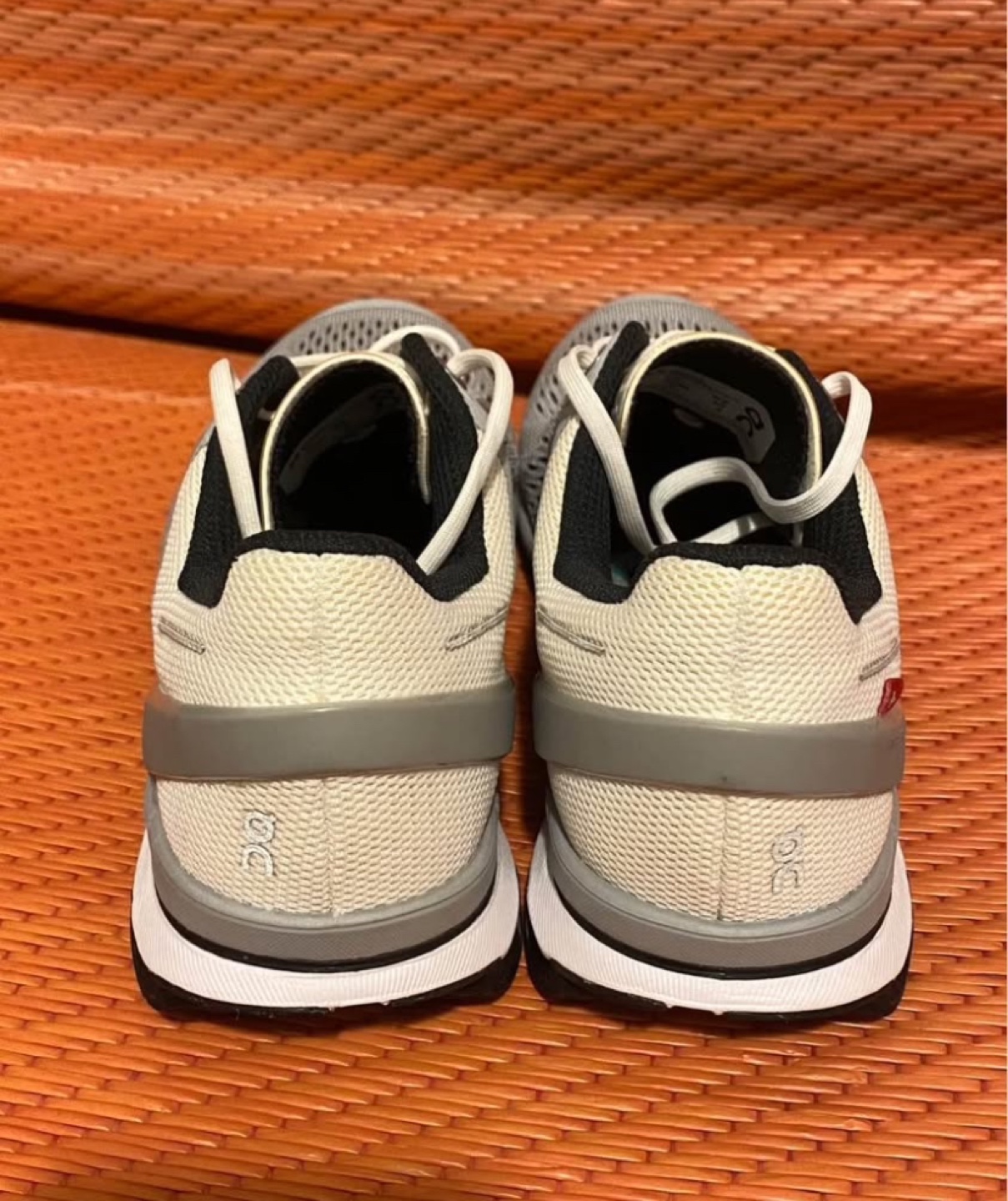 On Clouds Cloudsurffer sneakers- Women's size 5W - photo 3