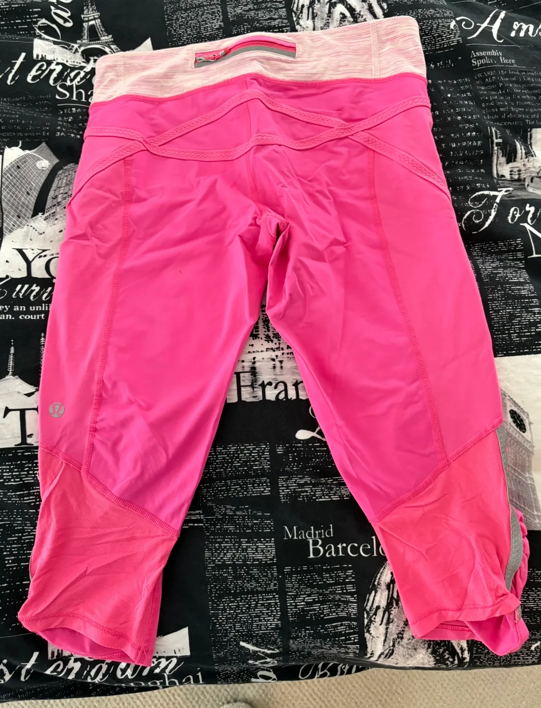 Lululemon Pink Running Crops - Size 6 image indicator(2)