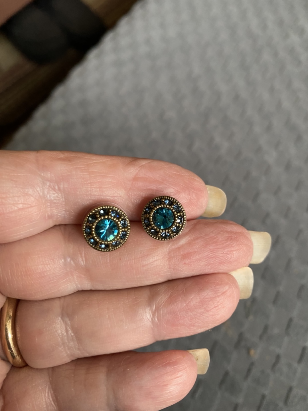 Stunning Heidi Daus Teal Crystal Stud Earrings