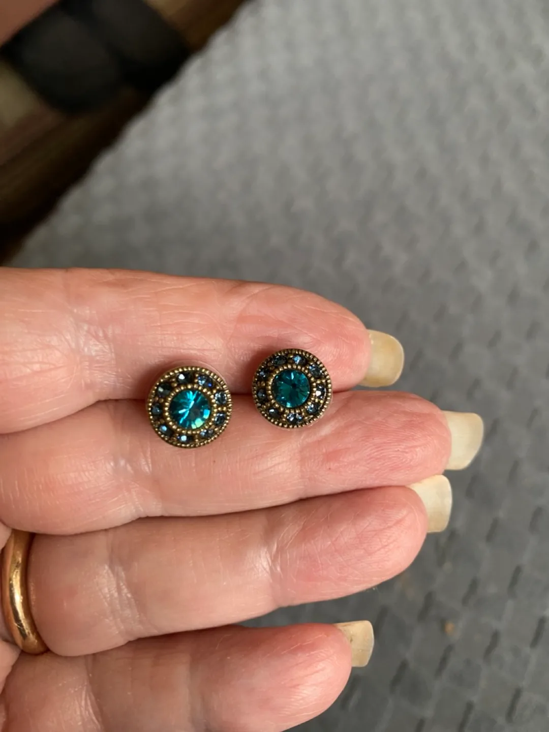 Stunning Heidi Daus Teal Crystal Stud Earrings thumbnail