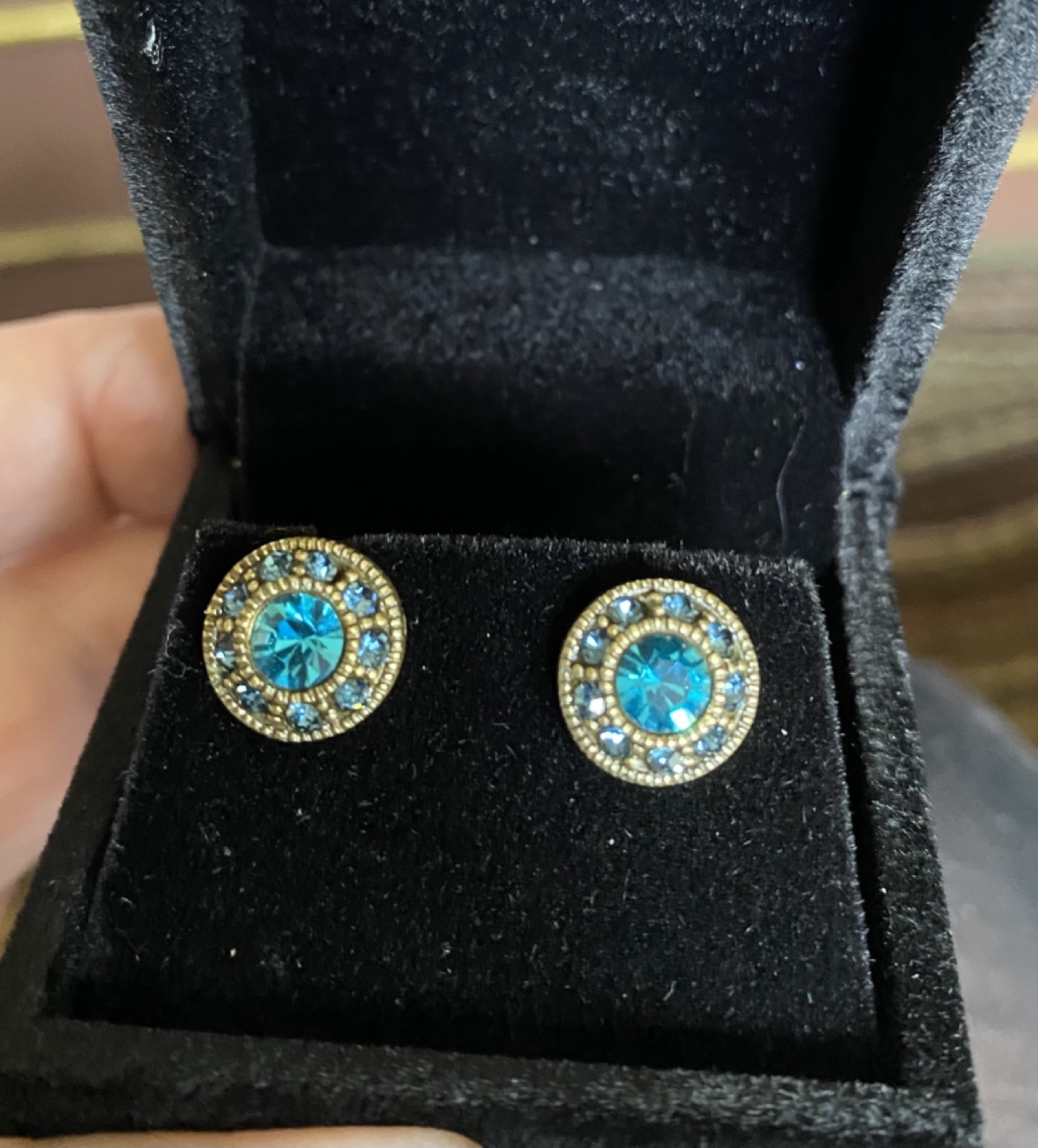 Stunning Heidi Daus Teal Crystal Stud Earrings - photo 2