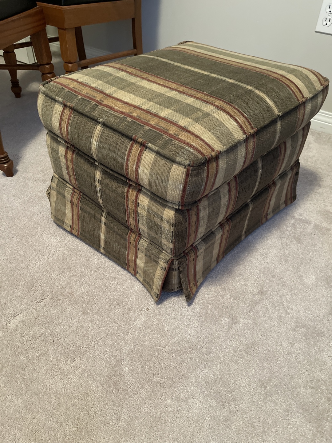 Square Ottoman with Rolling Castors - photo 2