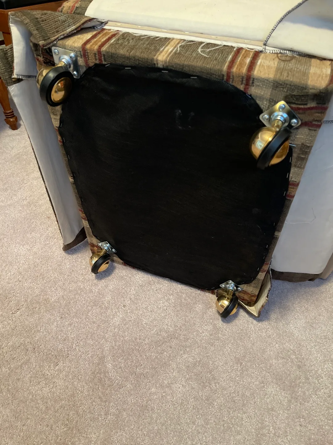 Square Ottoman with Rolling Castors image indicator(3)