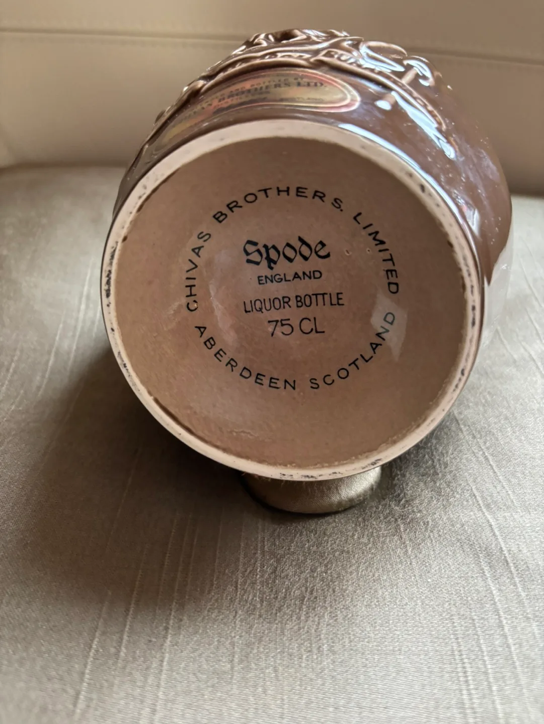 Empty Vintage Royal Salute 21 Year old Whisky Ceramic Bottle image indicator(5)