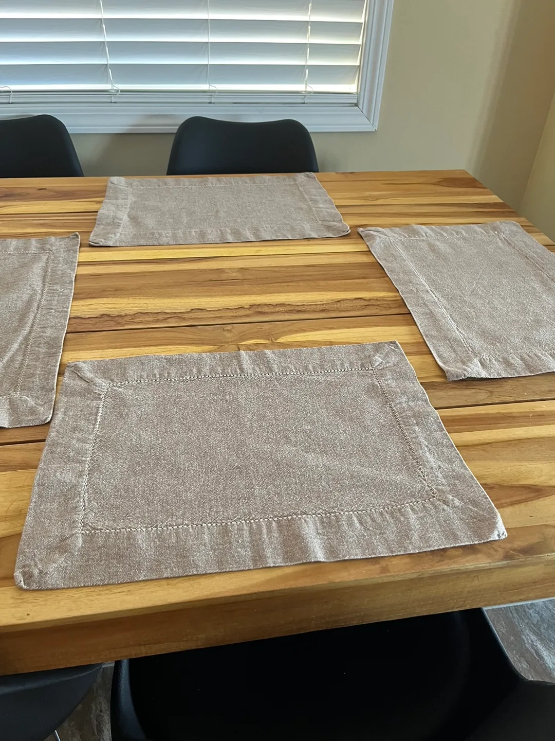 Set of Four Linen Placemats image indicator(2)