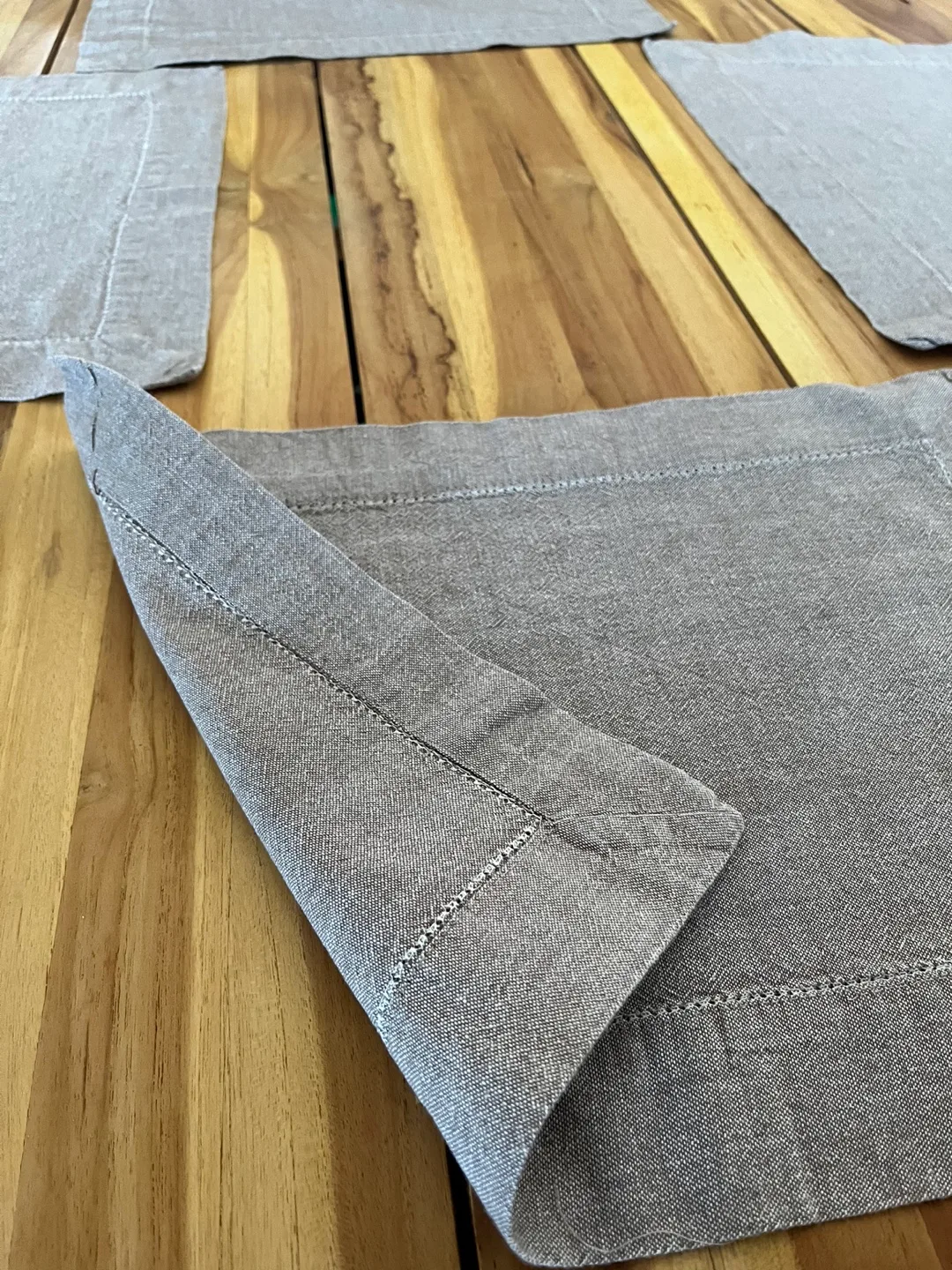 Set of Four Linen Placemats image indicator(3)