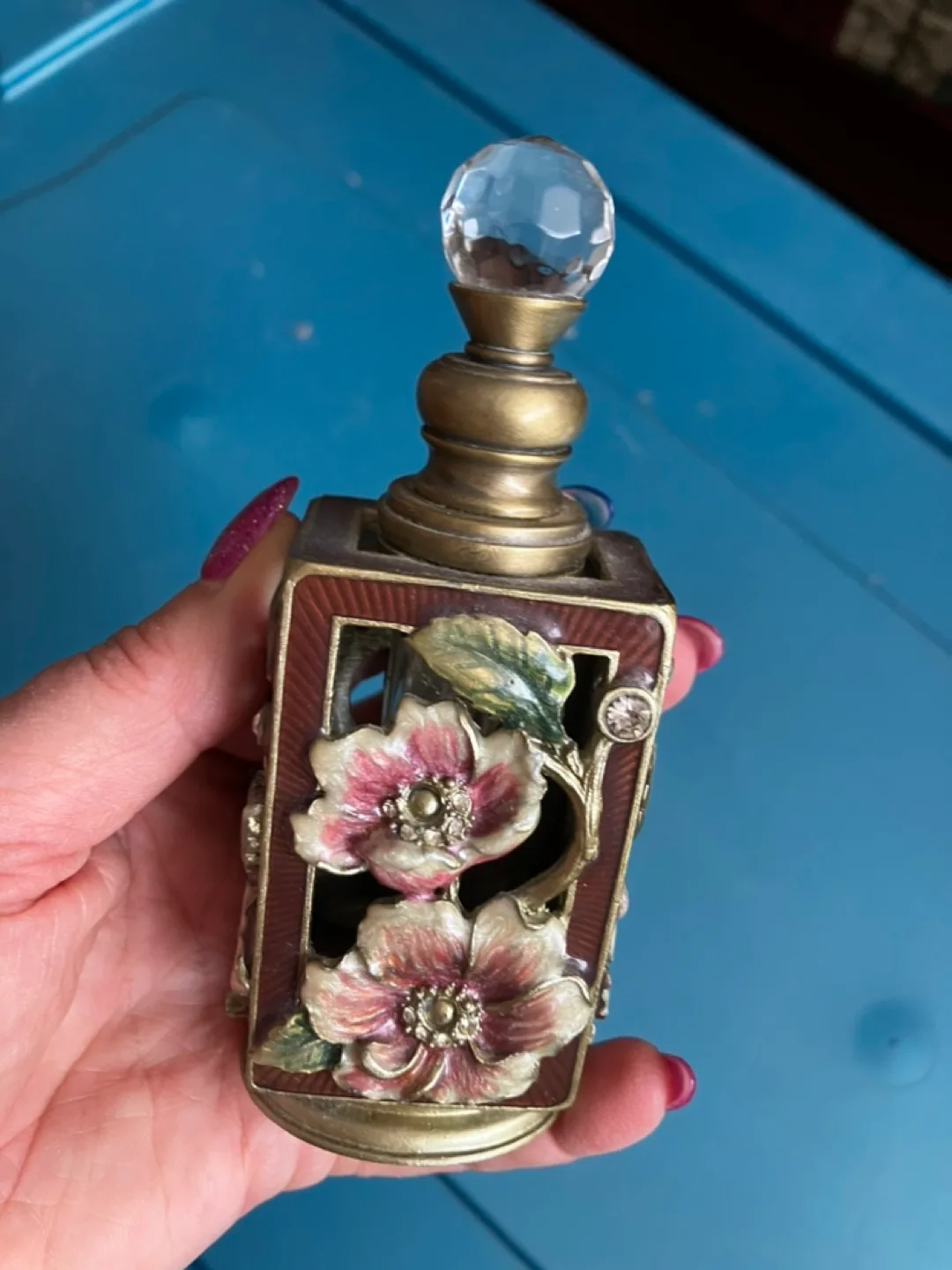 Set of Three Vintage-Style Perfume Bottles image indicator(8)