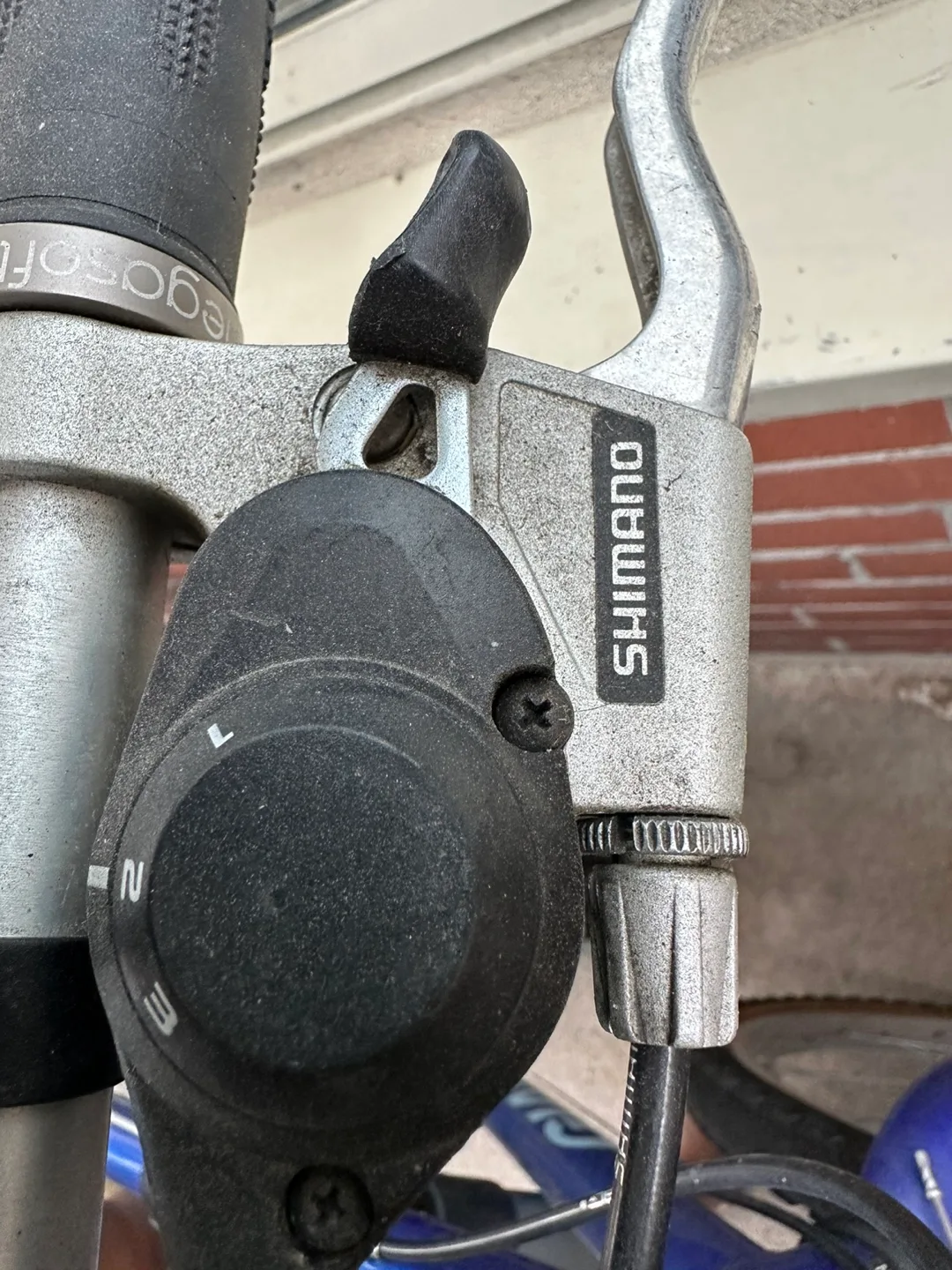 Giant Boulder Ridge Mountain Bike with Kryptonite Lock image indicator(2)