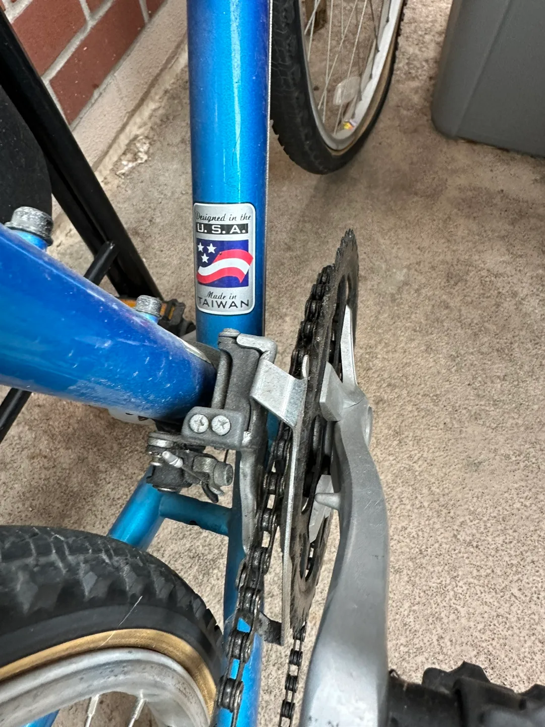 Giant Boulder Ridge Mountain Bike with Kryptonite Lock image indicator(4)