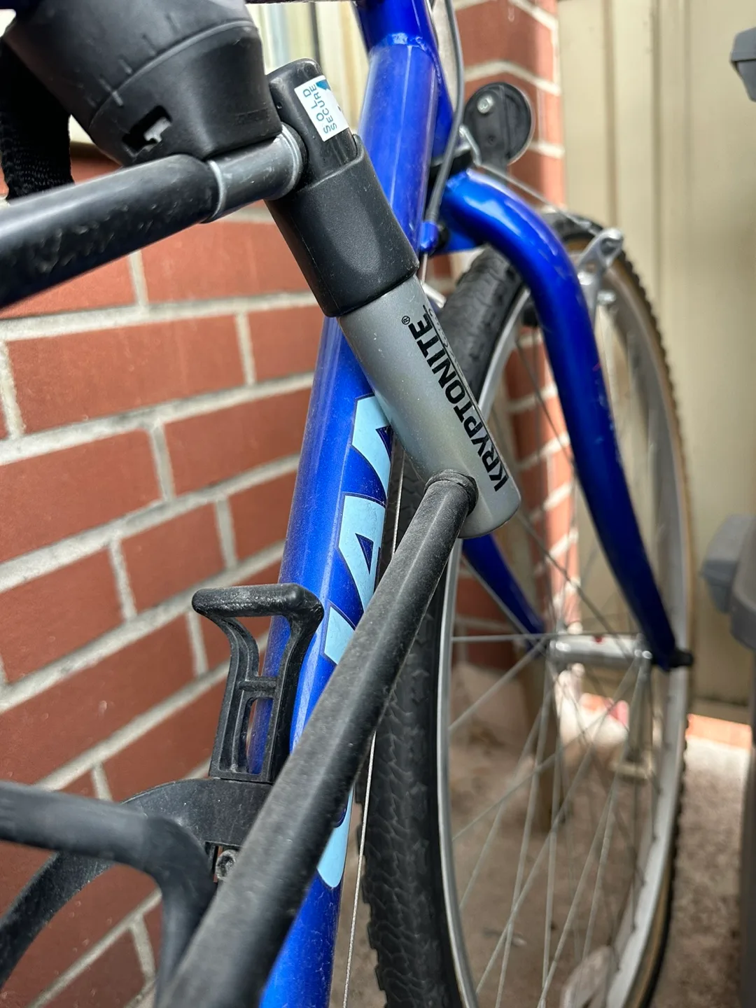 Giant Boulder Ridge Mountain Bike with Kryptonite Lock image indicator(3)